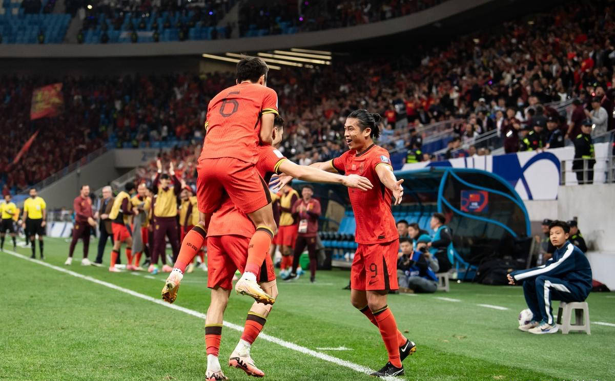 国足备战国际足坛盛典，努力冲刺，夺冠在望