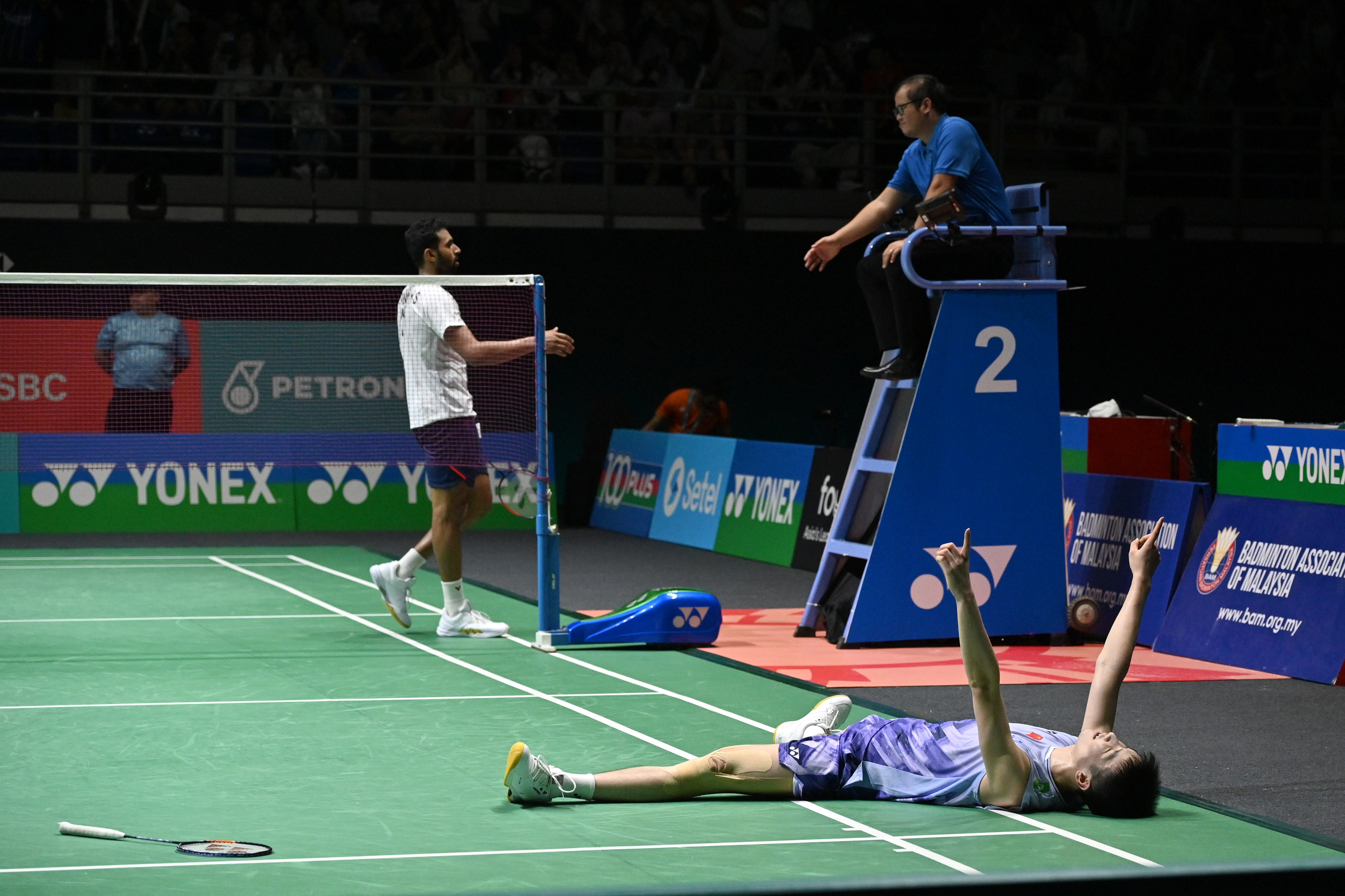 球员们在场上展现出无限的激情和实力