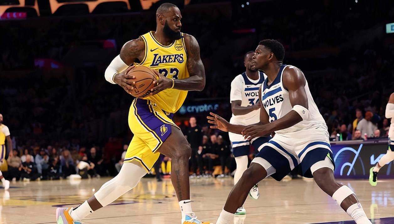 大胜巨熊！欧预赛揭幕盛况空前嬉闹绽放